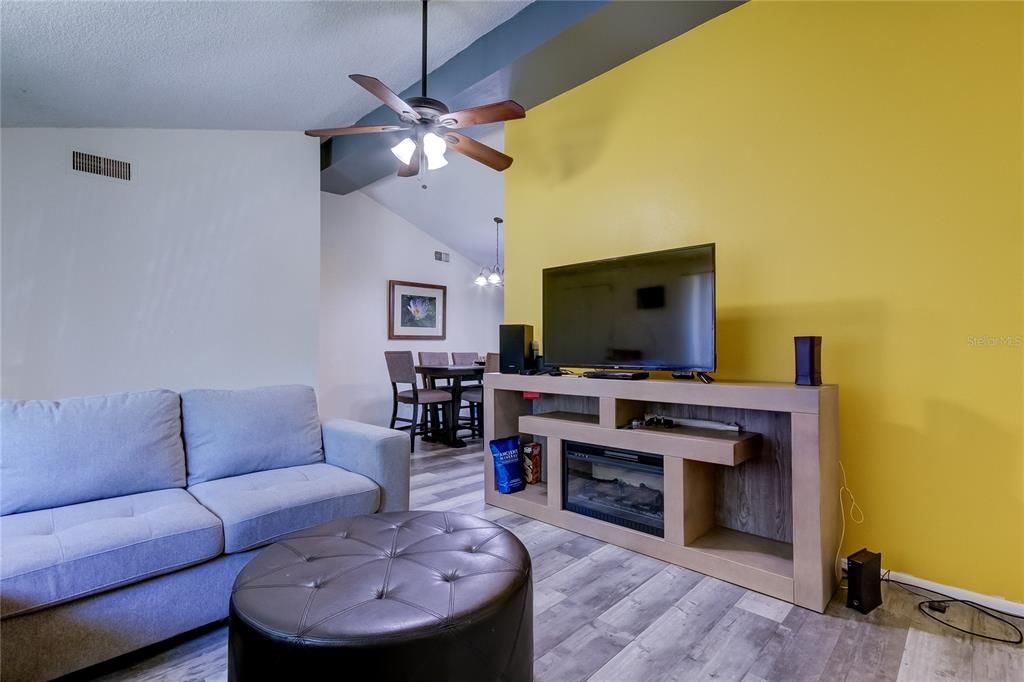 Active With Contract: $295,000 (4 beds, 2 baths, 1400 Square Feet)