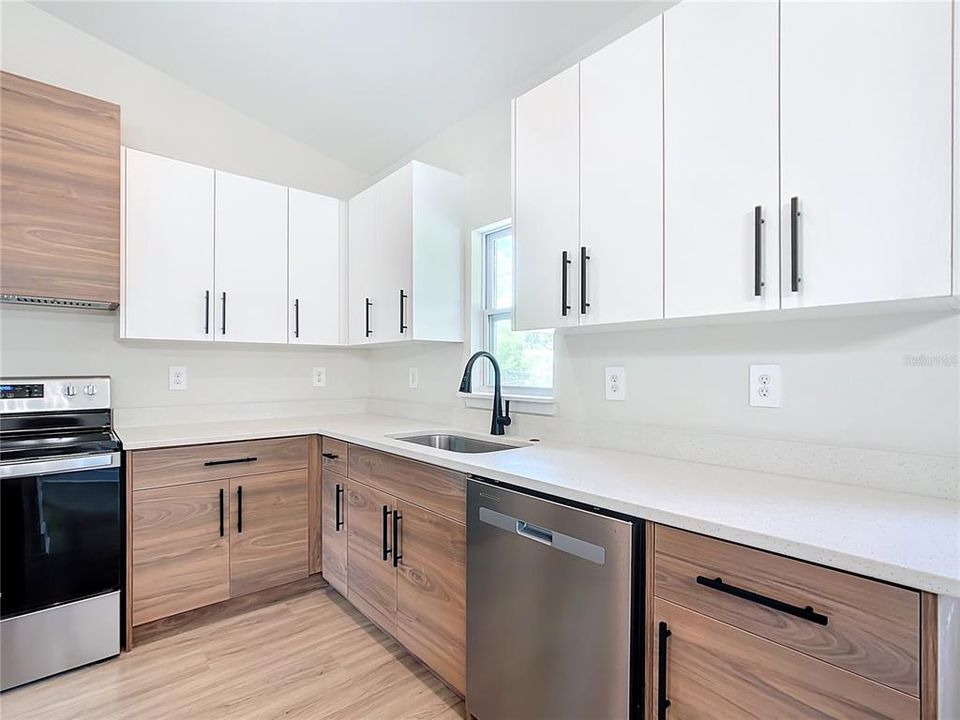 For Sale: $325,000 (3 beds, 2 baths, 1510 Square Feet)