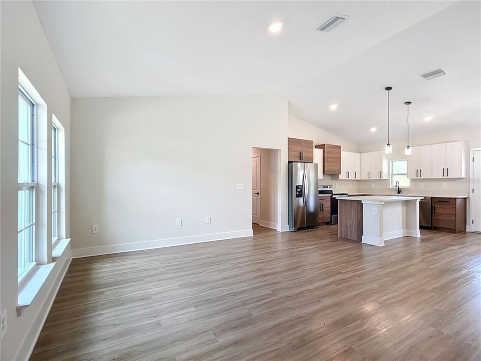 For Sale: $325,000 (3 beds, 2 baths, 1510 Square Feet)