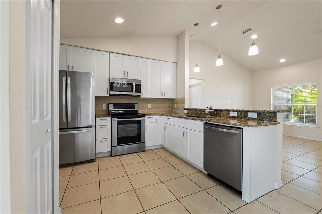 For Rent: $1,995 (3 beds, 2 baths, 1131 Square Feet)