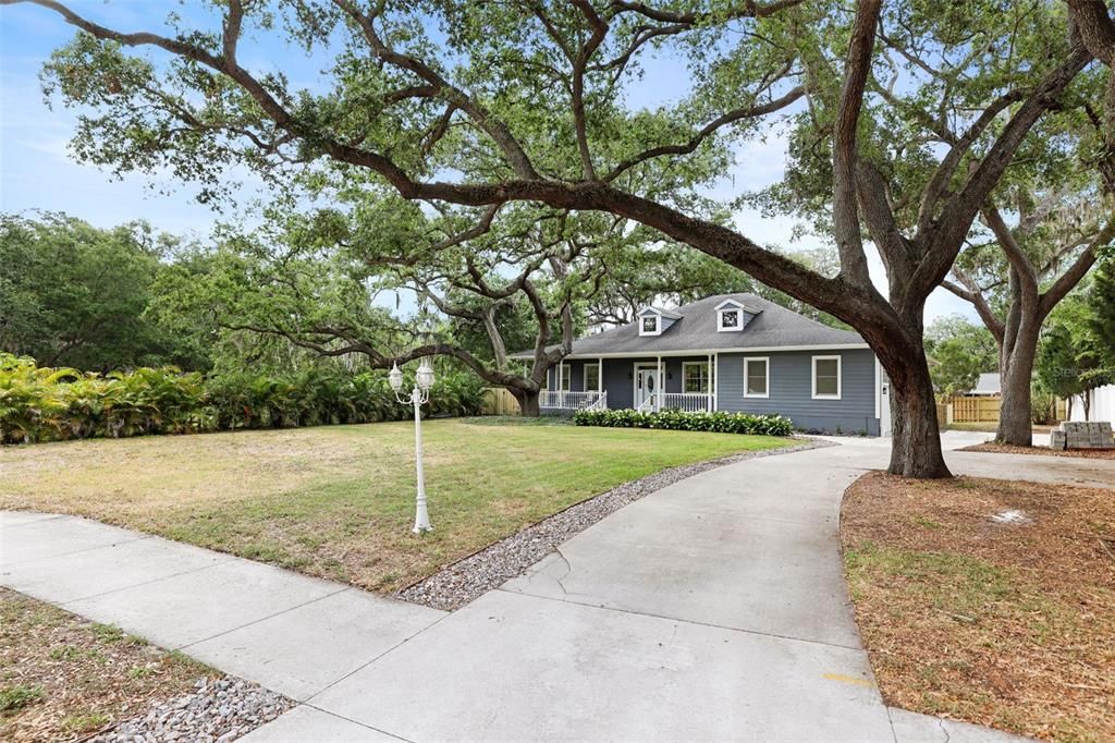 For Sale: $769,000 (3 beds, 2 baths, 2569 Square Feet)