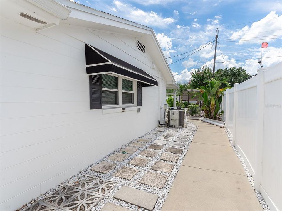 Active With Contract: $350,000 (4 beds, 3 baths, 2001 Square Feet)