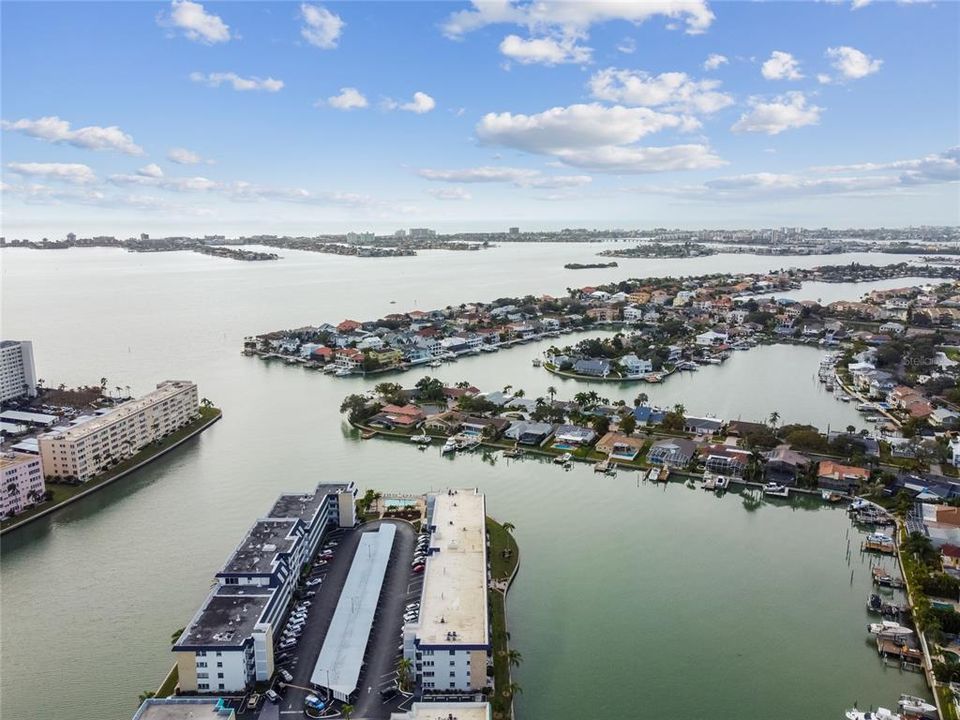 Ivanhoe bldg on right looking over Boca Ciega Bay