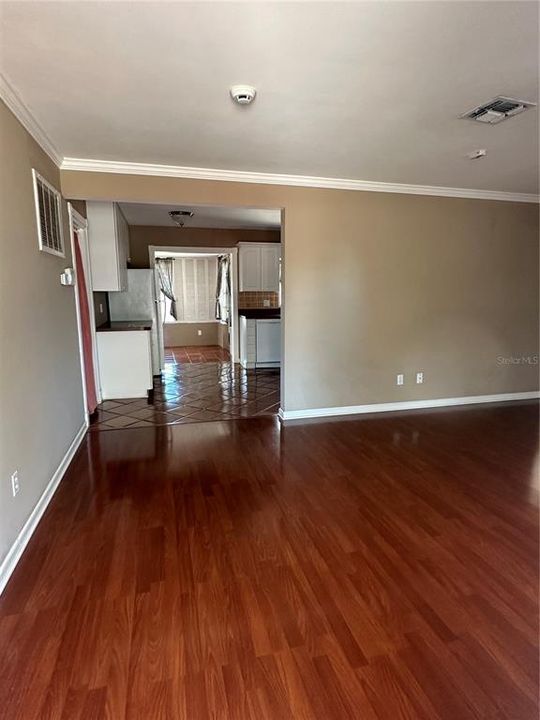 For Rent: $2,095 (2 beds, 1 baths, 1053 Square Feet)