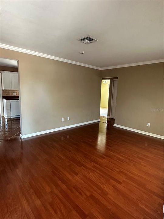 For Rent: $2,095 (2 beds, 1 baths, 1053 Square Feet)