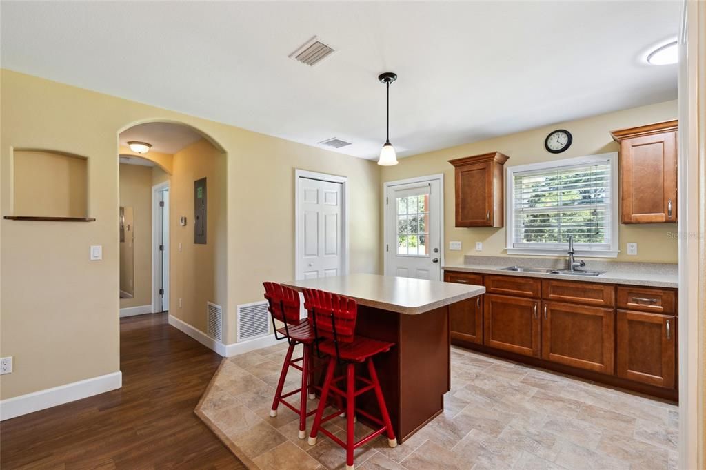 Active With Contract: $289,000 (3 beds, 2 baths, 1389 Square Feet)