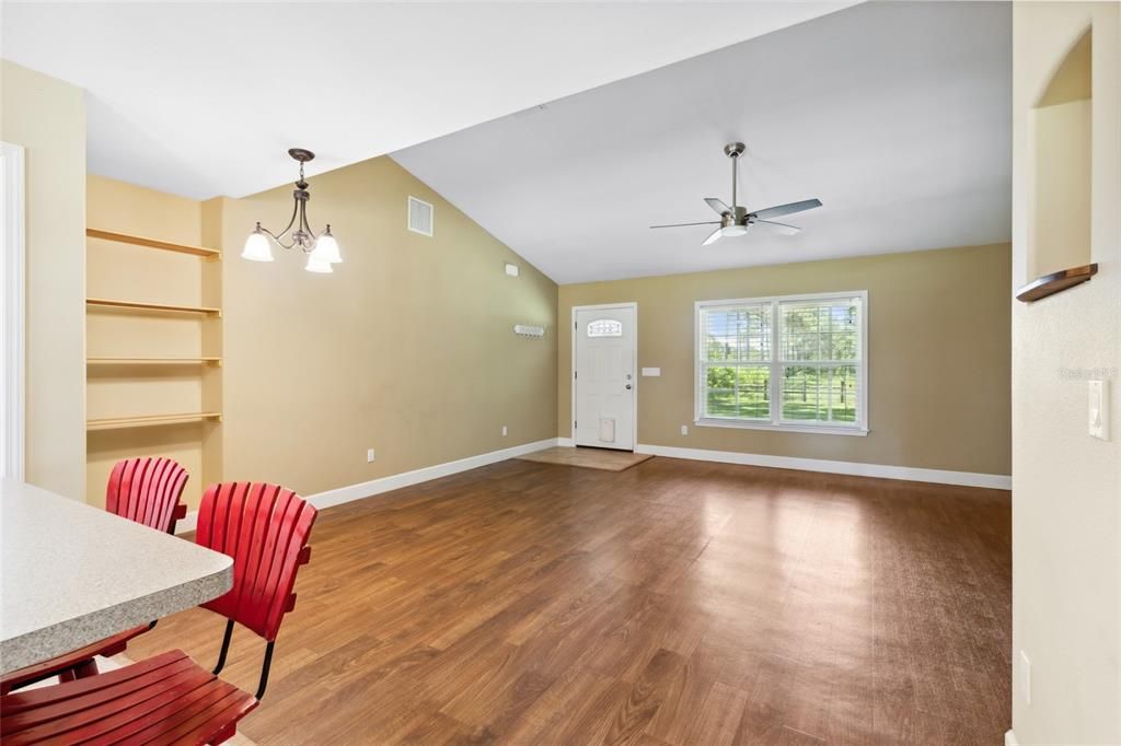 Active With Contract: $289,000 (3 beds, 2 baths, 1389 Square Feet)