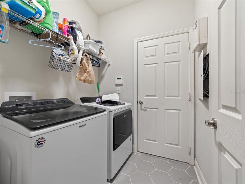 Active With Contract: $389,900 (4 beds, 2 baths, 2277 Square Feet)