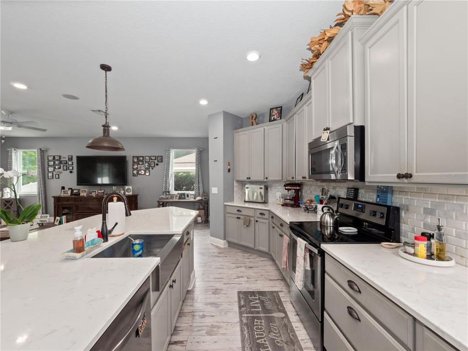 Active With Contract: $389,900 (4 beds, 2 baths, 2277 Square Feet)