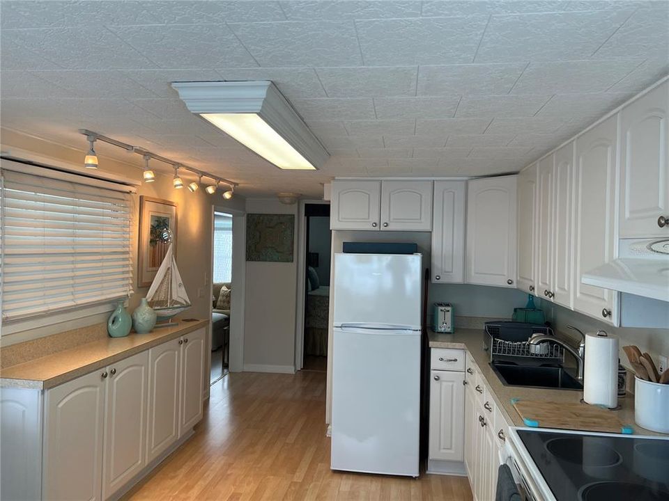 For Sale: $339,000 (1 beds, 1 baths, 330 Square Feet)