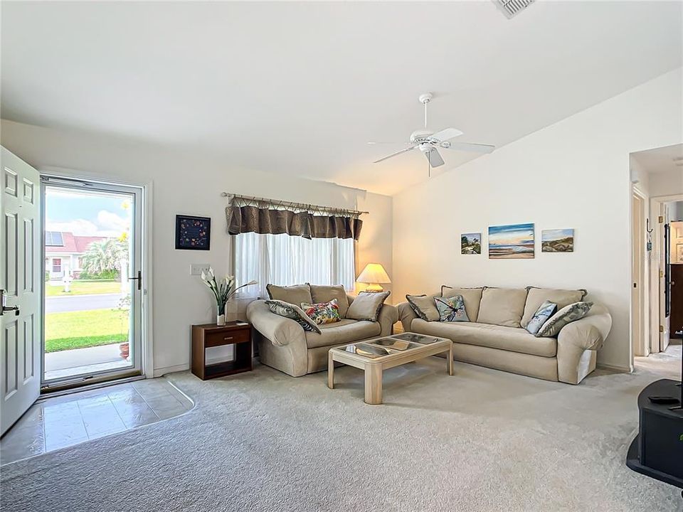 Active With Contract: $219,000 (2 beds, 1 baths, 943 Square Feet)