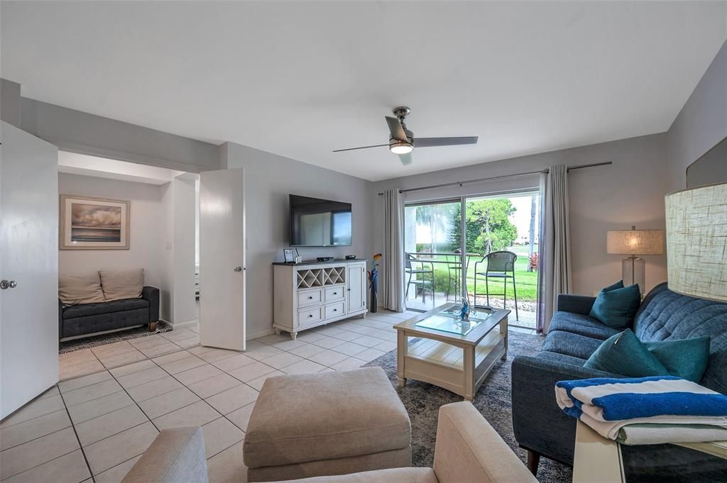 For Sale: $449,000 (2 beds, 2 baths, 1075 Square Feet)