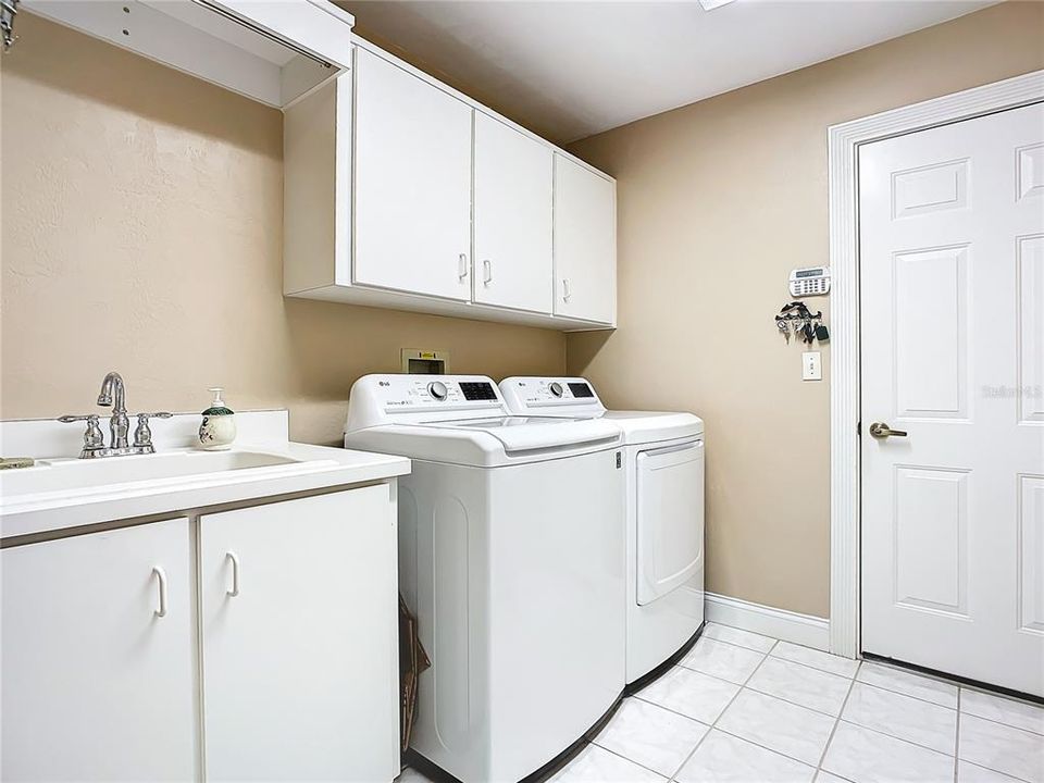 For Sale: $415,000 (3 beds, 2 baths, 1769 Square Feet)