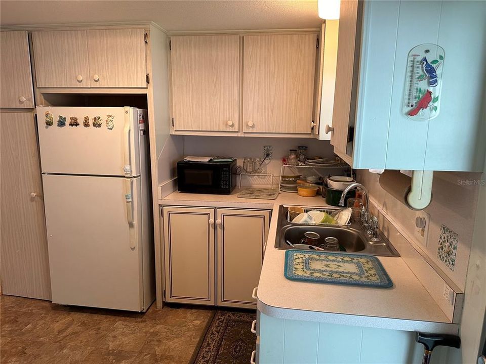 For Sale: $135,000 (2 beds, 1 baths, 880 Square Feet)