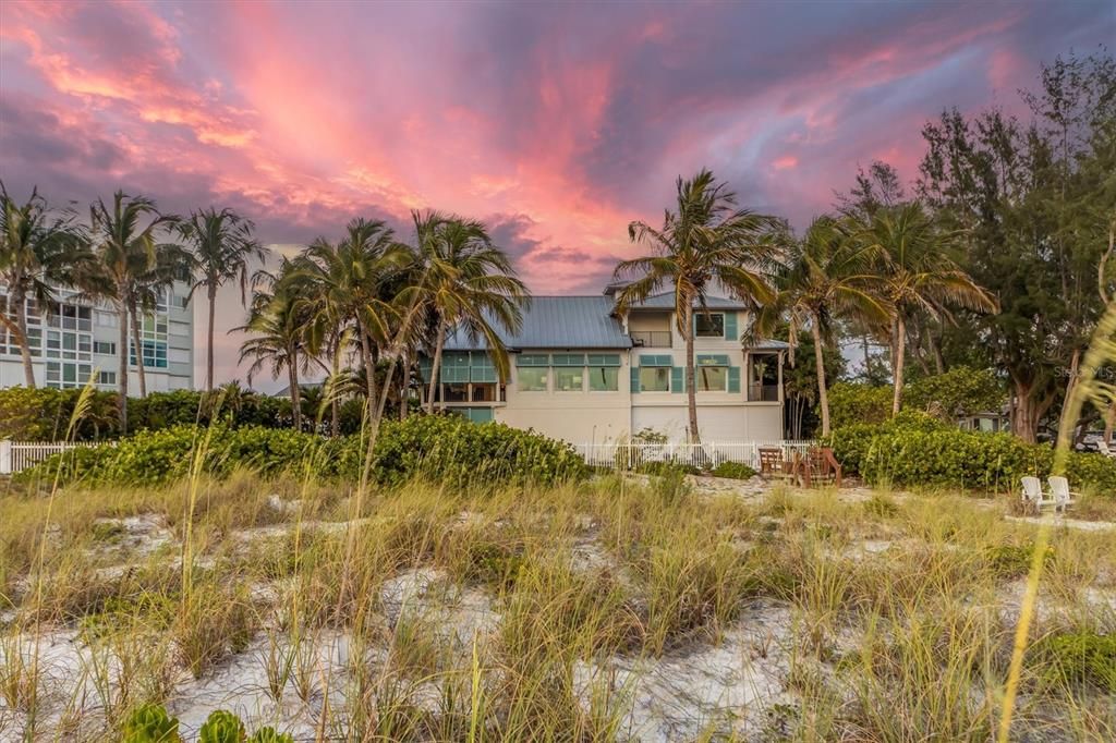 For Sale: $7,950,000 (3 beds, 3 baths, 3325 Square Feet)