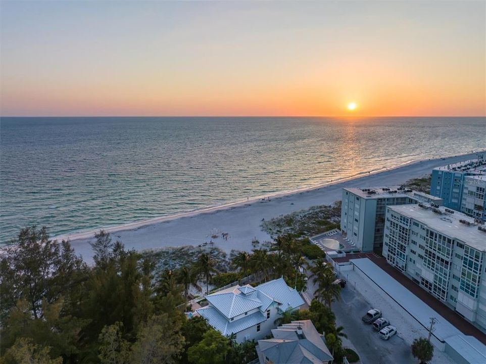 For Sale: $7,950,000 (3 beds, 3 baths, 3325 Square Feet)