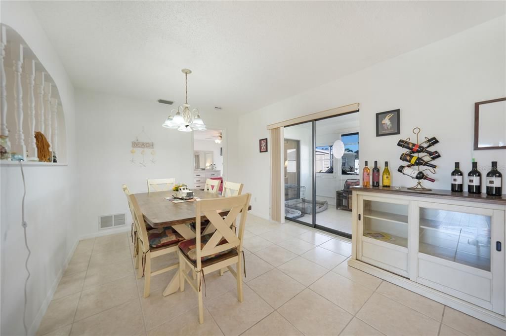 For Sale: $395,000 (2 beds, 2 baths, 1661 Square Feet)