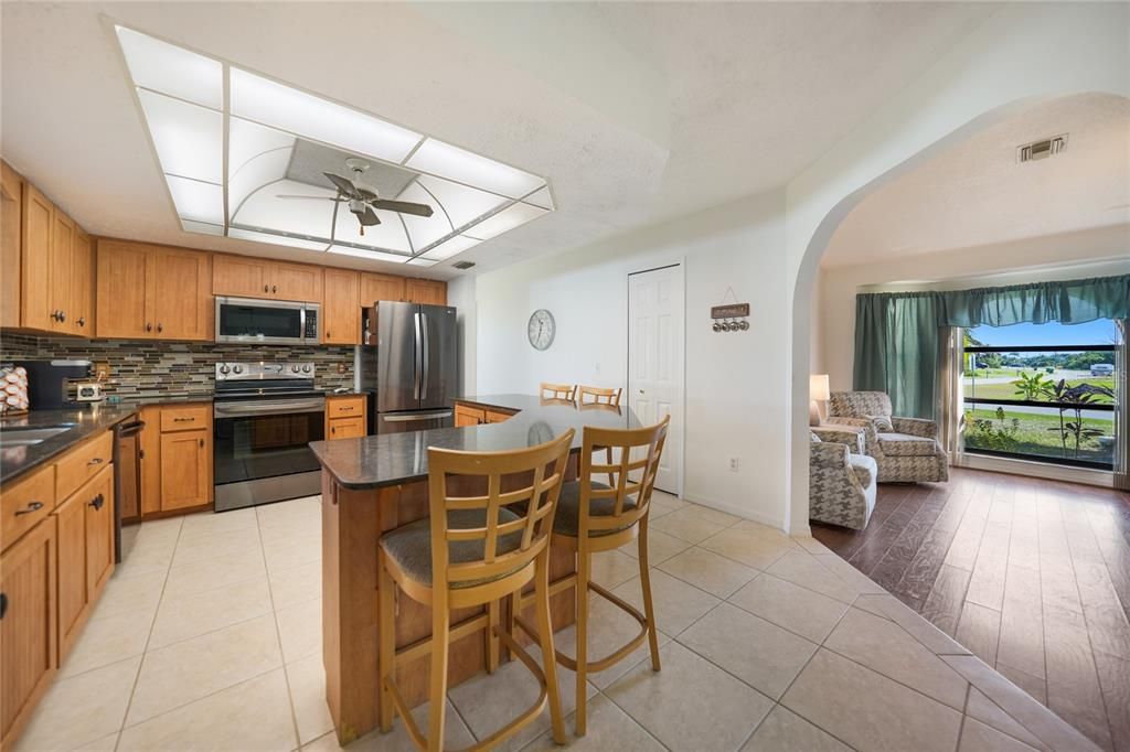 For Sale: $395,000 (2 beds, 2 baths, 1661 Square Feet)