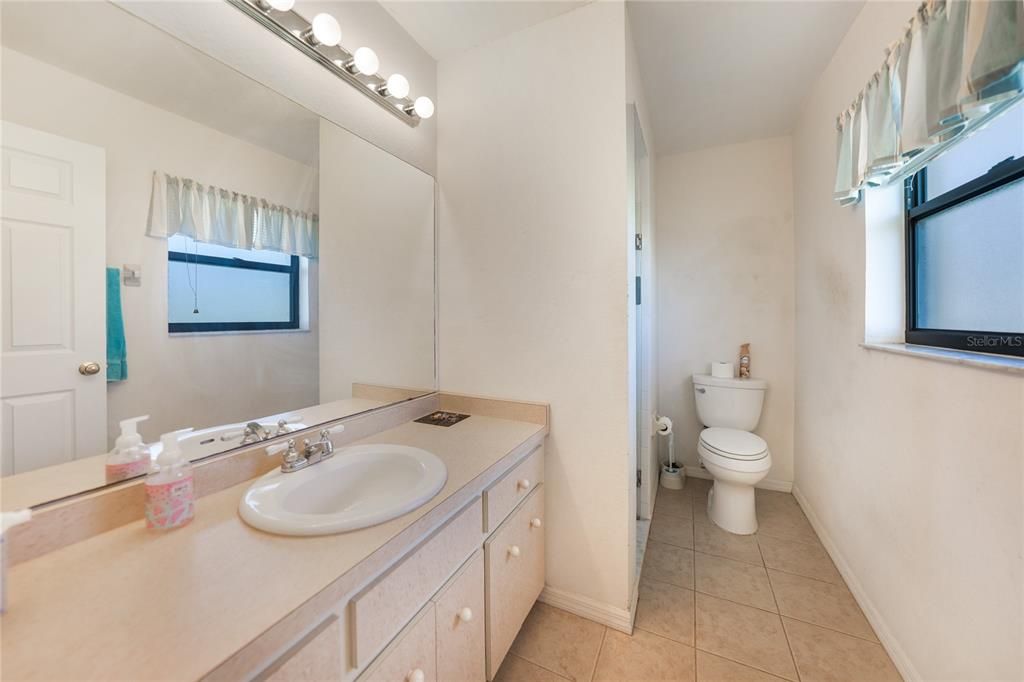 For Sale: $395,000 (2 beds, 2 baths, 1661 Square Feet)