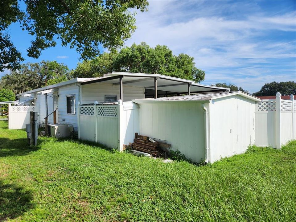 For Sale: $125,000 (3 beds, 2 baths, 784 Square Feet)