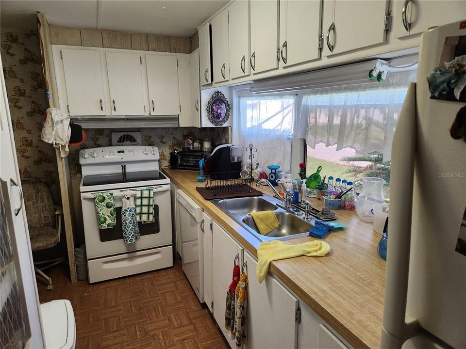 For Sale: $125,000 (3 beds, 2 baths, 784 Square Feet)