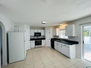 For Rent: $2,360 (4 beds, 2 baths, 2215 Square Feet)