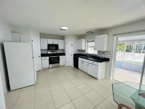 For Rent: $2,360 (4 beds, 2 baths, 2215 Square Feet)