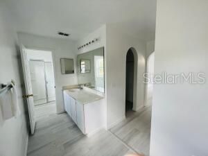 For Rent: $2,360 (4 beds, 2 baths, 2215 Square Feet)