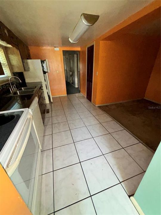 For Sale: $279,000 (2 beds, 1 baths, 1179 Square Feet)