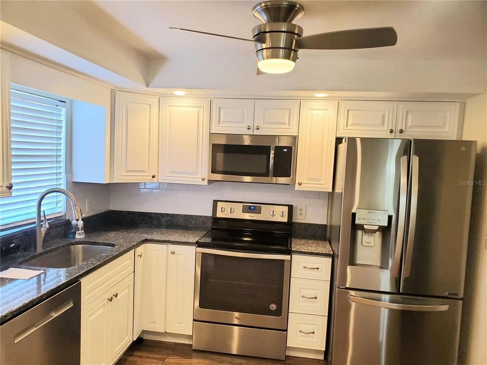 For Sale: $235,000 (2 beds, 2 baths, 1040 Square Feet)