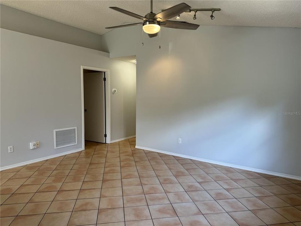 Recently Rented: $2,367 (3 beds, 2 baths, 1225 Square Feet)