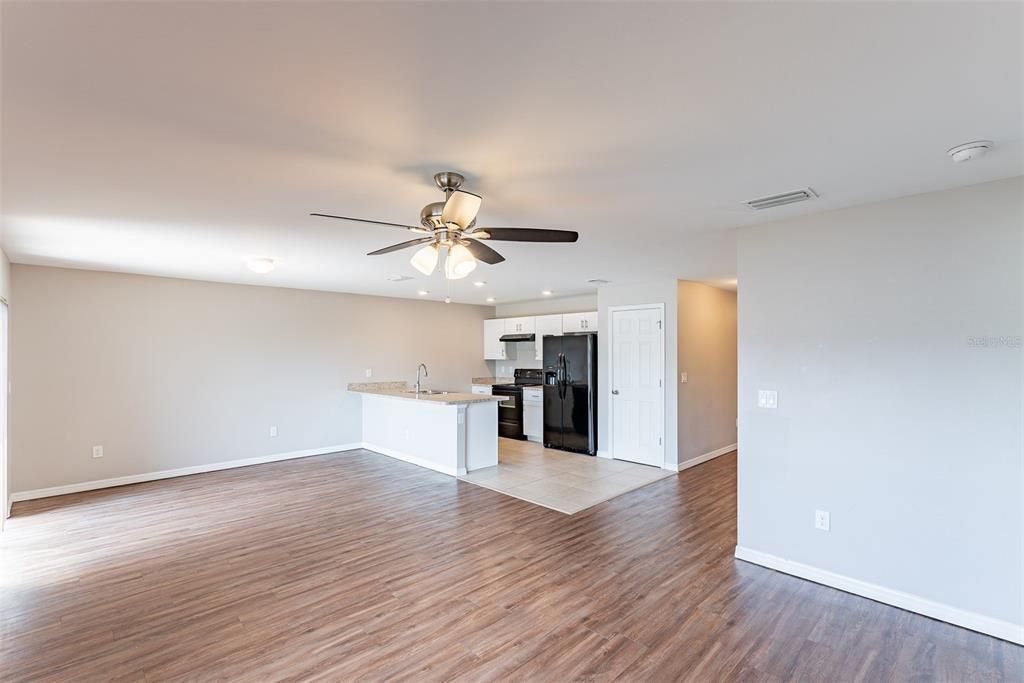 For Sale: $317,000 (4 beds, 2 baths, 1499 Square Feet)