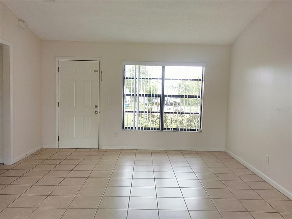 Active With Contract: $1,550 (2 beds, 2 baths, 951 Square Feet)