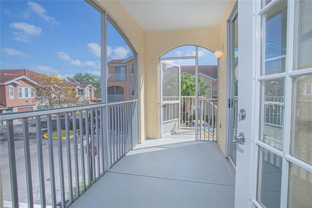 For Sale: $330,000 (2 beds, 2 baths, 1219 Square Feet)