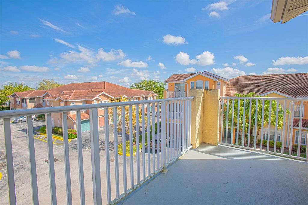 For Sale: $330,000 (2 beds, 2 baths, 1219 Square Feet)