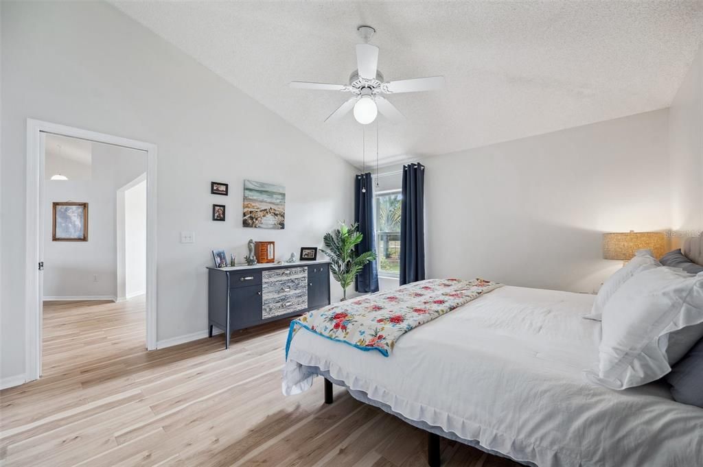 Active With Contract: $300,000 (2 beds, 2 baths, 1710 Square Feet)