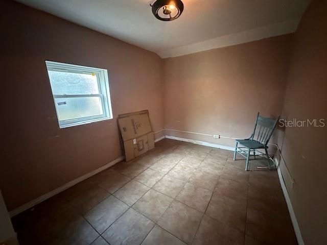 For Sale: $209,900 (3 beds, 1 baths, 1009 Square Feet)