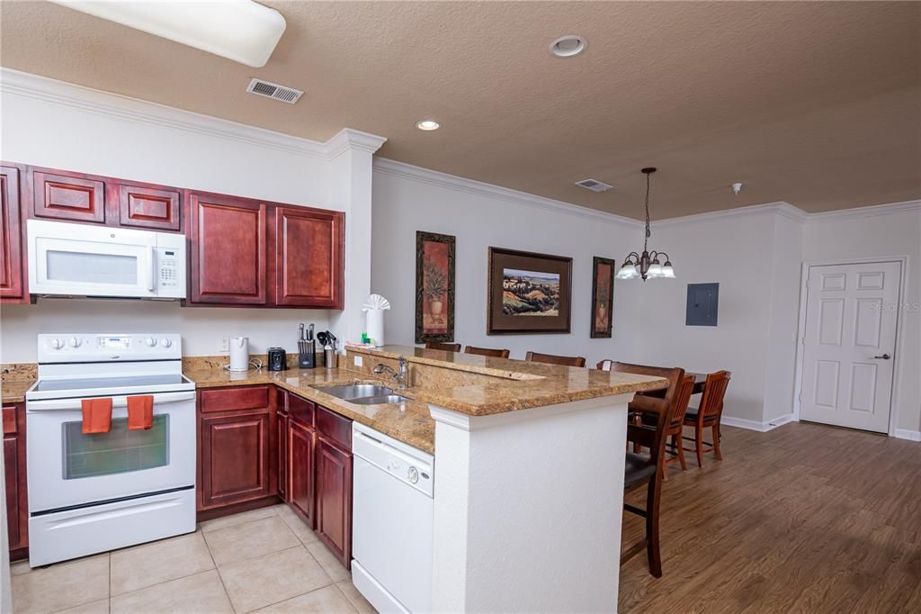 Active With Contract: $1,750 (2 beds, 2 baths, 1134 Square Feet)