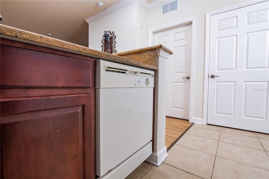 Active With Contract: $1,750 (2 beds, 2 baths, 1134 Square Feet)