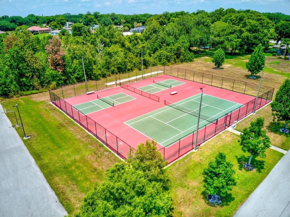 community tennis and pickleball courts