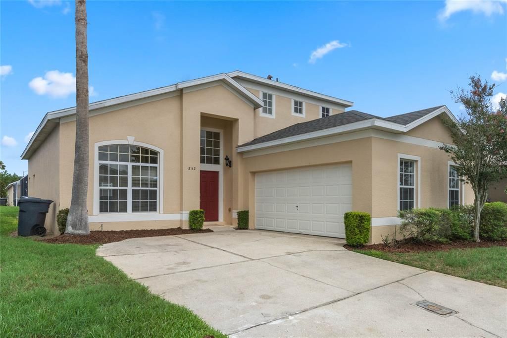 Active With Contract: $430,000 (5 beds, 4 baths, 2352 Square Feet)