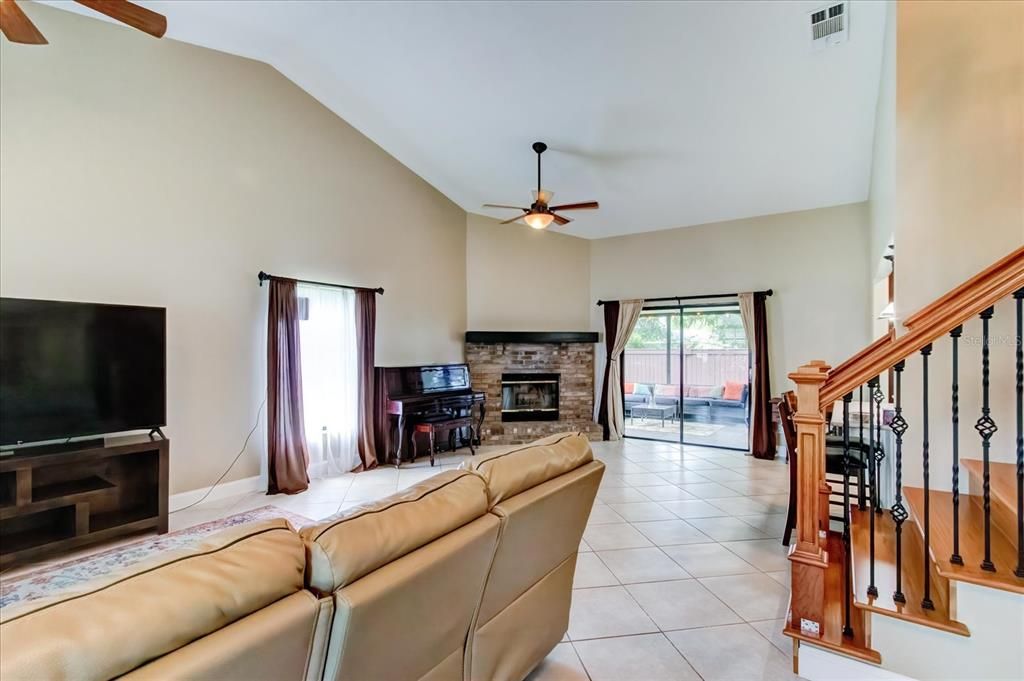 Active With Contract: $2,800 (3 beds, 2 baths, 2289 Square Feet)