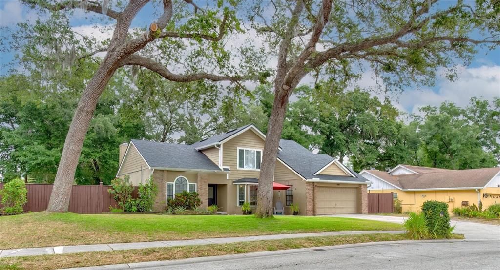 Active With Contract: $2,800 (3 beds, 2 baths, 2289 Square Feet)