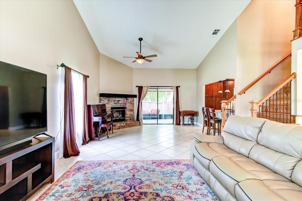 Active With Contract: $2,800 (3 beds, 2 baths, 2289 Square Feet)