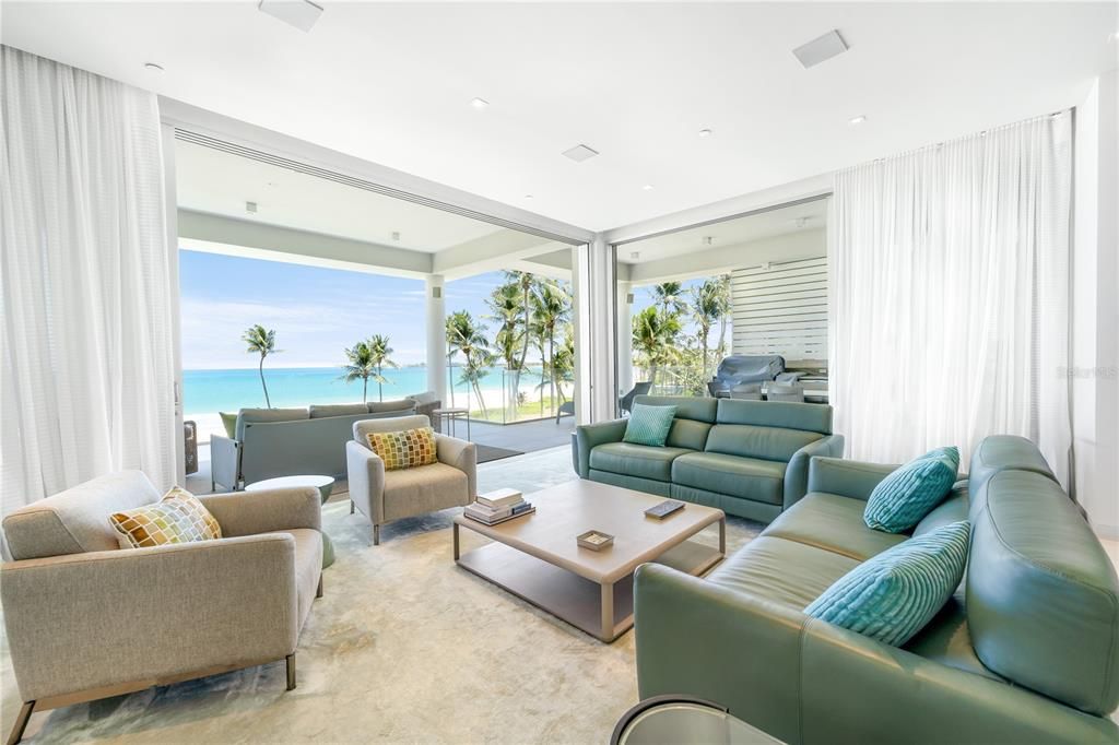 Living room Ocean Front