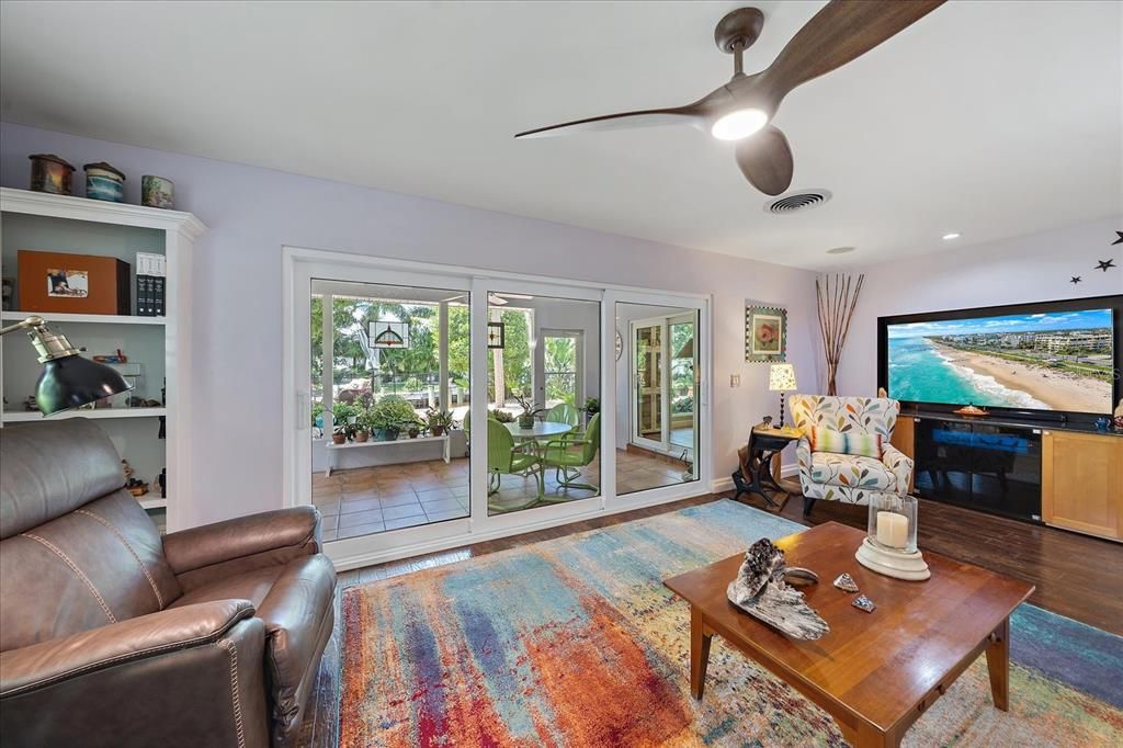 For Sale: $1,495,000 (3 beds, 2 baths, 1592 Square Feet)