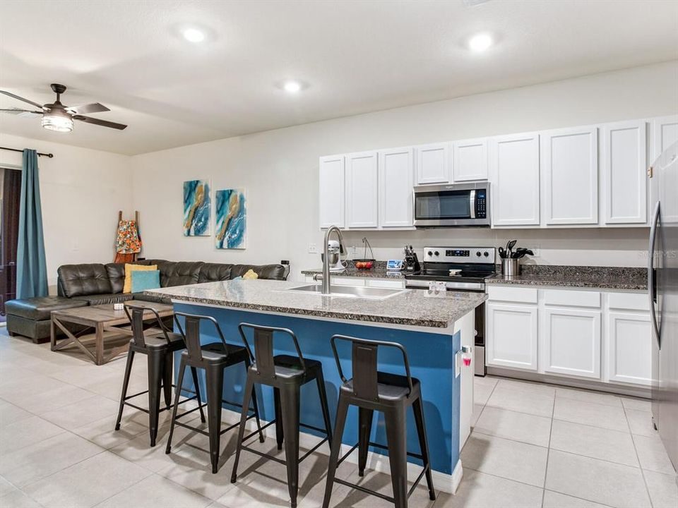 Active With Contract: $350,000 (3 beds, 2 baths, 1673 Square Feet)