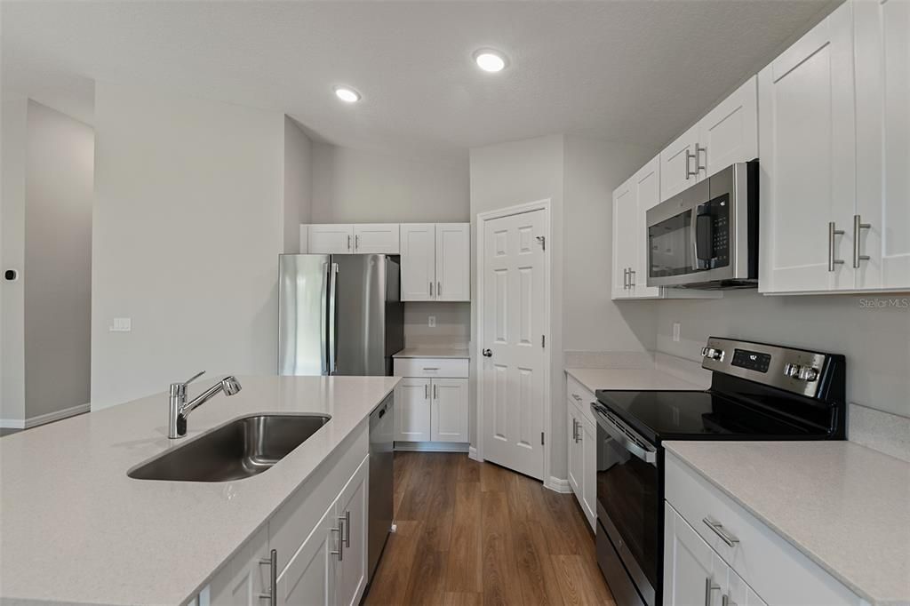 For Sale: $332,990 (3 beds, 2 baths, 1420 Square Feet)