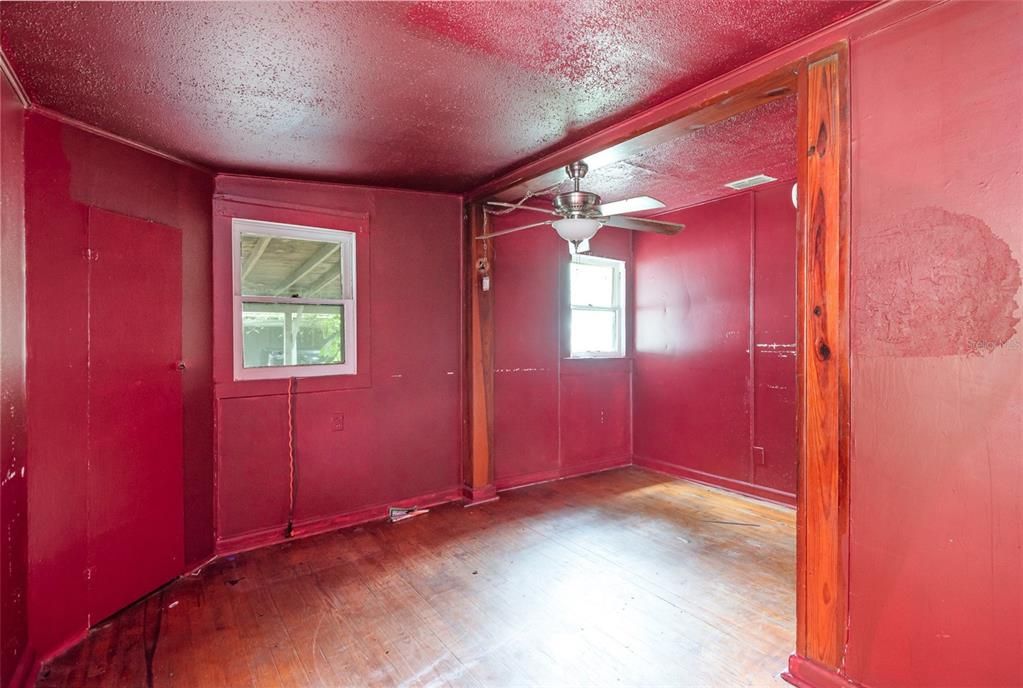 For Sale: $150,000 (2 beds, 1 baths, 816 Square Feet)