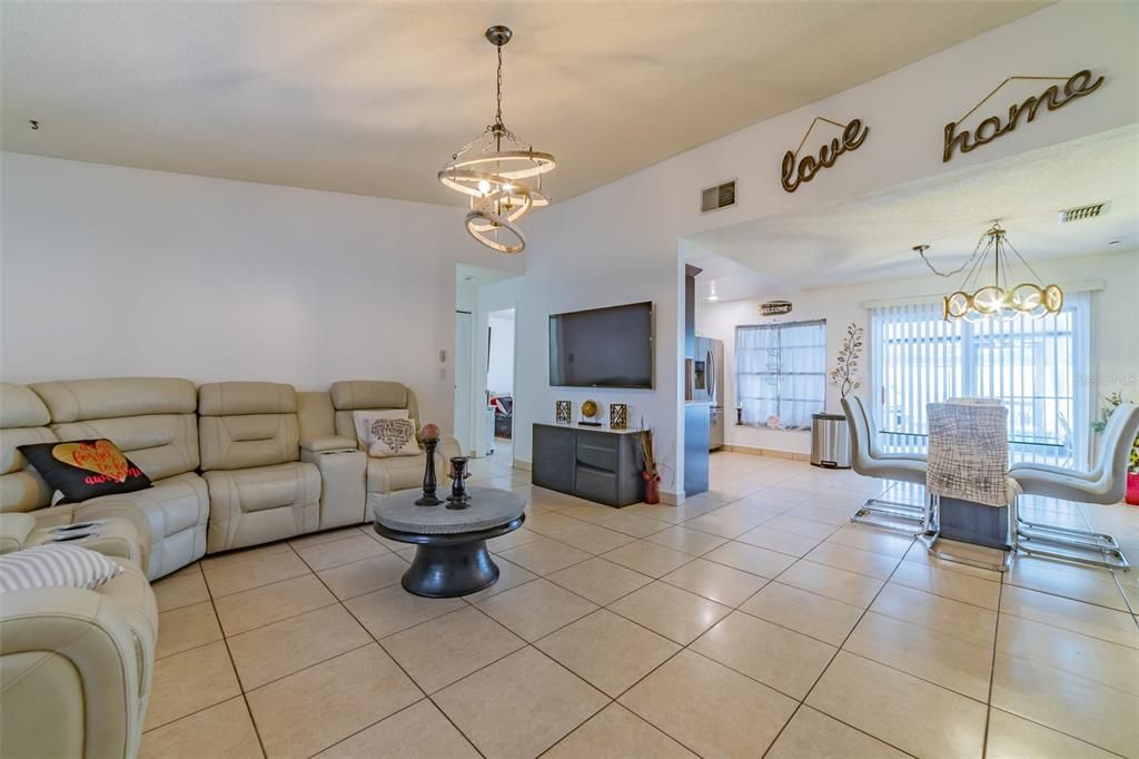 For Sale: $359,900 (3 beds, 2 baths, 1129 Square Feet)